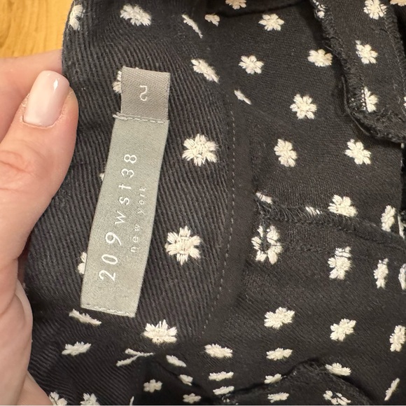 209wst38 Elegant Black and White Floral Mini Skirt - Picture 7 of 8